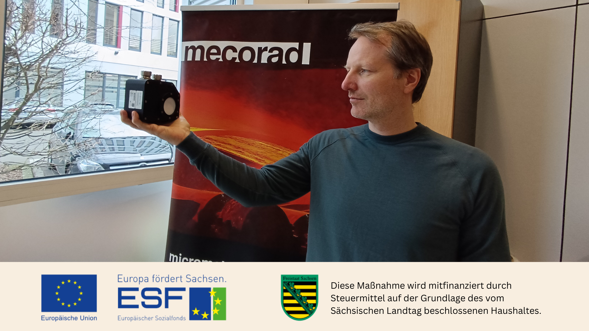 /Dr. Markus Bergmann holding a sensor