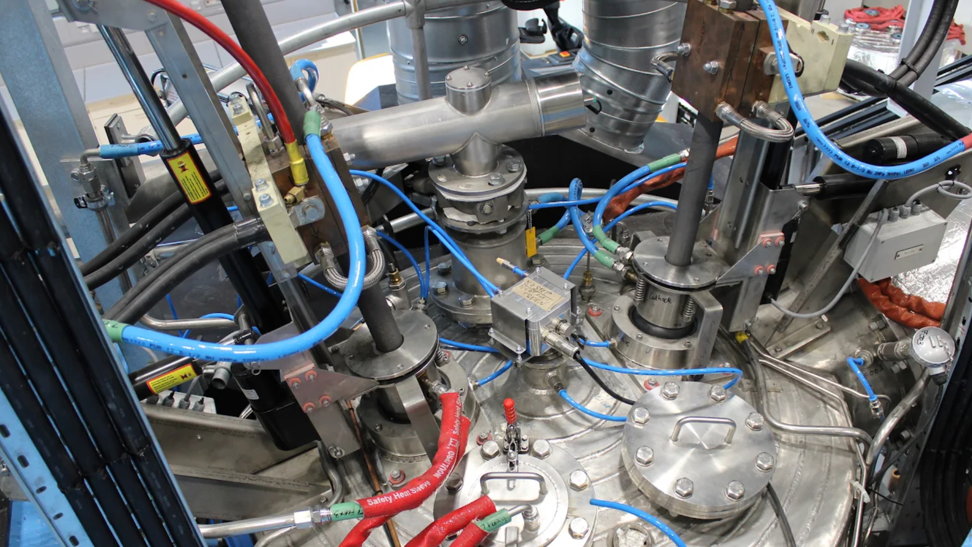 /mecorad GmbH successfully integrated our radar sensor system into a Tetronics plasma furnace at Helmholtz-Institut Freiberg für Ressourcentechnologie